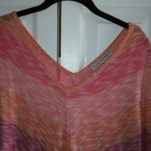 two-one-two new york Tops - 212 NewYork Women VNeck and Hem Top Size XL two-one-two new york Tops - 212 NewYork Women VNeck and Hem Top Size XL